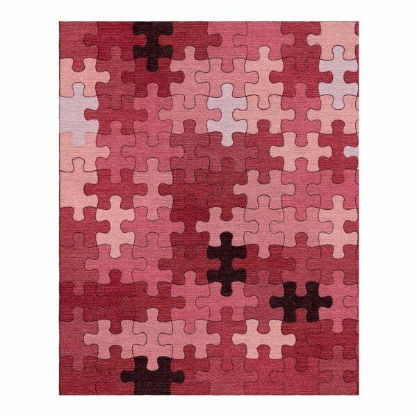 Getufter Puzzle-Teppich mit verschiedenen Schattierungen von roten, rosa und burgunderroten Puzzleteilen.