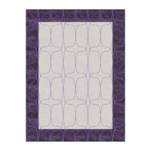 Eleganter getufteter Teppich mit cremefarbenem Zentrum und anthrazitfarbener Umrandung, verziert mit zarten violetten Linienmustern.