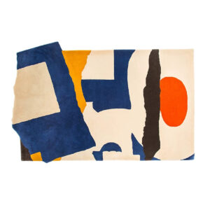 Künstlerischer Wollteppich im abstrakten Stil mit organischen Formen in Marineblau, Cremeweiß, Orange und Schwarz, moderne Interpretation abstrakter Kunst.